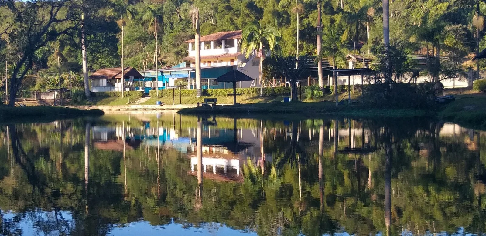 Pesqueiro Pouso Alegre ao pôr do sol